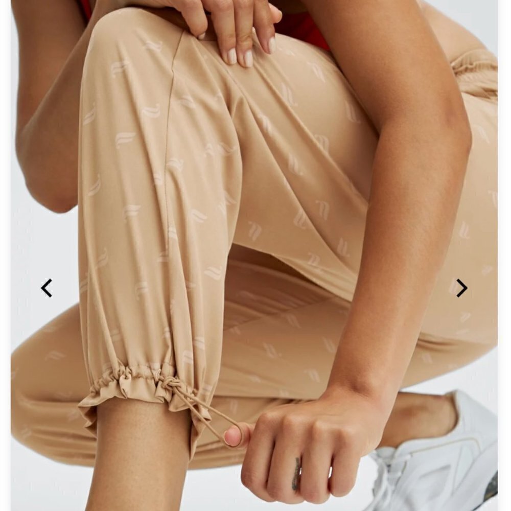 ** Fabletics Medium Iggy Woven Sandy Tan Brown Logo Jogger Pants